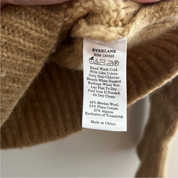 Everlane checkered cloud turtleneck in cream - XS/S - Picture 6 of 8